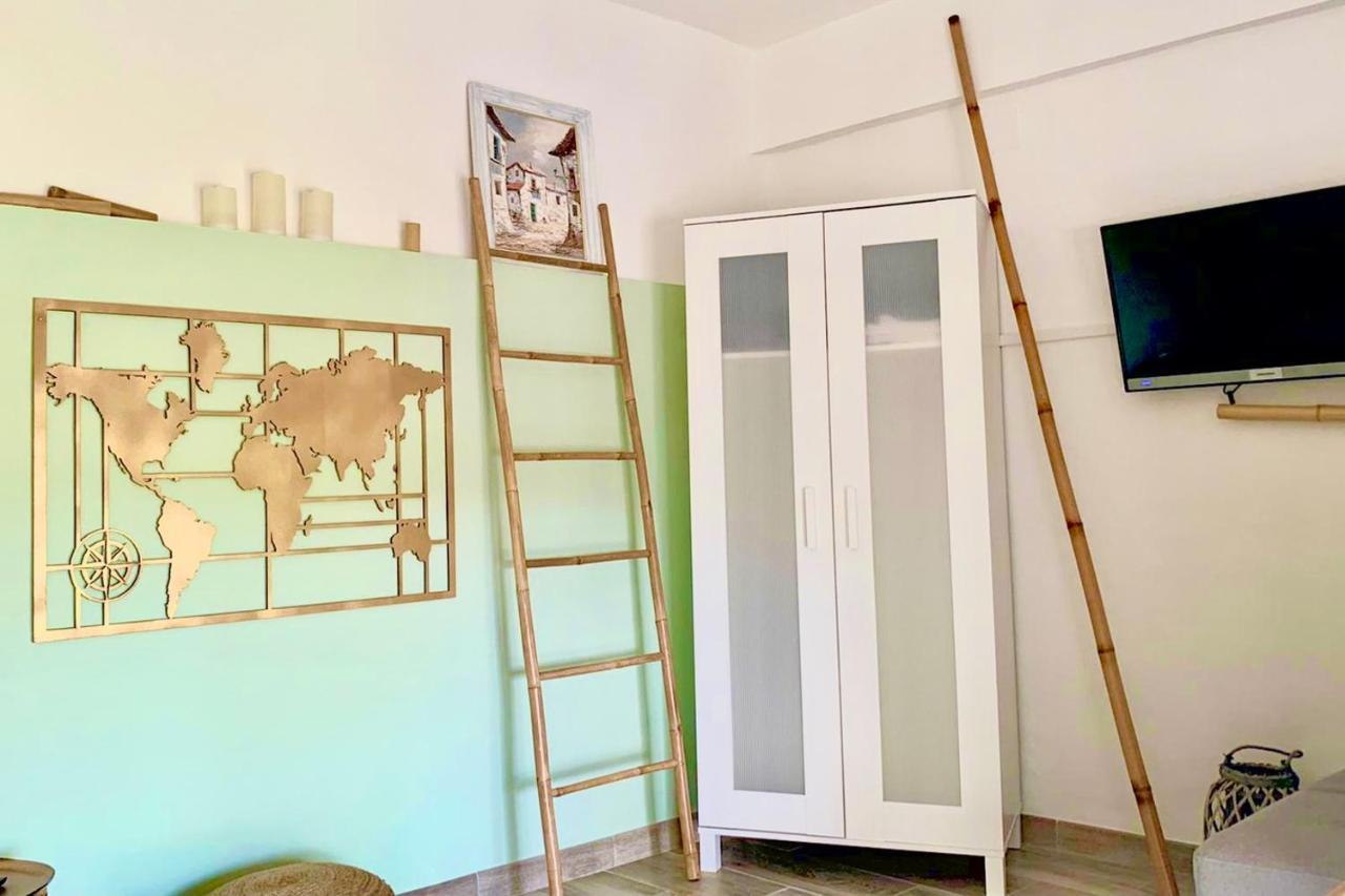 Casa Julia with swimming pool Apartment Cautivador Bagian luar foto